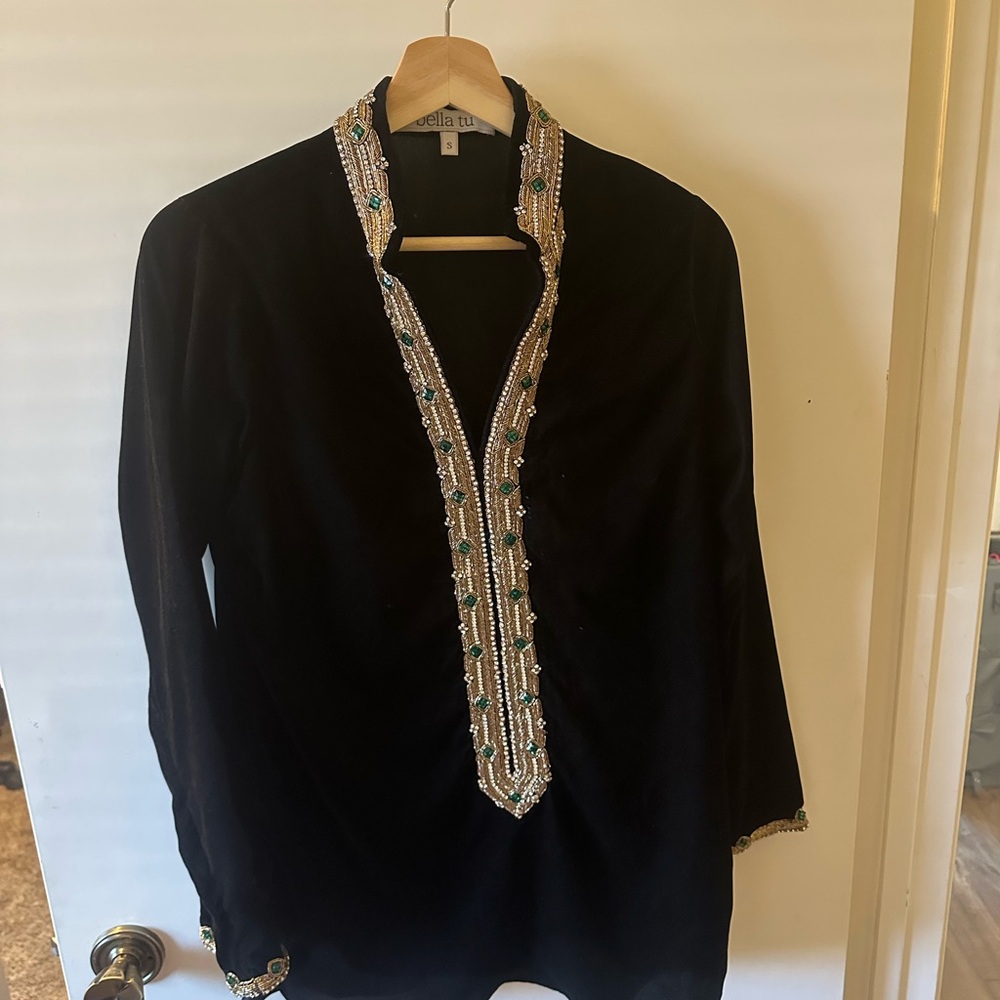 Elegant Black Embellished Women's Top - Picture 6 of 11